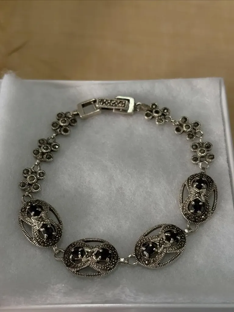 oval panels,black stones bracelets